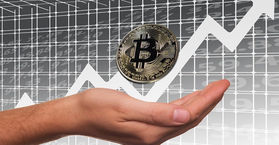 Il Bitcoin tuona! Valore in rialzo di 1.000 $ in solo 1 ora. Conviene investire attualmente?